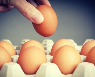 Eieren zijn goede eiwitrijke producten en helpen bij spieropbouw